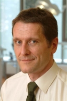 Portrait Dr. Thomas Neisius, Praxisklinik für Mund-, Kiefer- und plastische Gesichtschirurgie, Berlin, MKG-Chirurg
