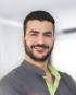 Portrait Kasem Shalabi, Zahnarztpraxis Rödermark - Zahnarzt Kasem Shalabi, Wo Lächeln entsteht und Menschen sich wohlfühlen, Rödermark, Zahnarzt