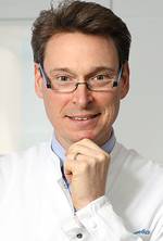 Portrait Daniel Denecke, Praxisklinik Denecke Zahnmedizin, Hilden, Zahnarzt