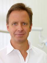 Portrait Dr. med. dent. Marcus Nowak, Berlin, Zahnarzt, Oralchirurg, Master of Science Implantologie, , Master of Science Orale Chirurgie