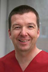 Portrait Dr. Torsten Bettin, Praxisklinik für dentale Implantologie, Hildesheim, MKG-Chirurg, Oralchirurg