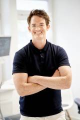 Portrait Dr. Tobias Kreher, Zahnarzt Dr. med. dent Tobias Kreher vom Quarree Dental - Zahnarzt Hamburg, Hamburg, Zahnarzt