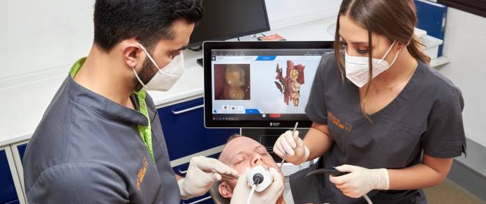 , Kasem Shalabi, Zahnarztpraxis Rödermark - Zahnarzt Kasem Shalabi, Wo Lächeln entsteht und Menschen sich wohlfühlen, Rödermark, Zahnarzt